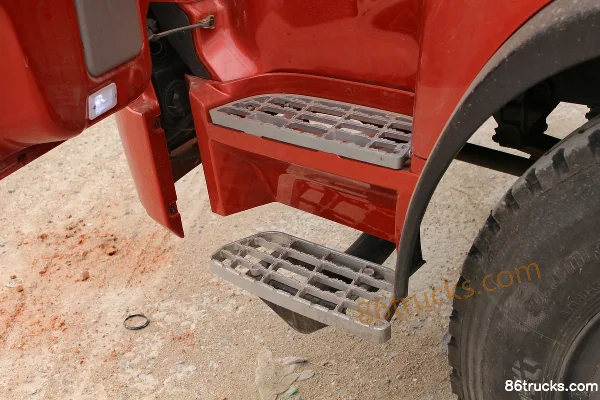 SHACMAN Commercial Vehicle Xuande X6 Medium Truck Lightweight Version 210 hp 6X2(8 wheels) 7.5m Grain Hauler Cargo Truck Cab (2) | 86Trucks