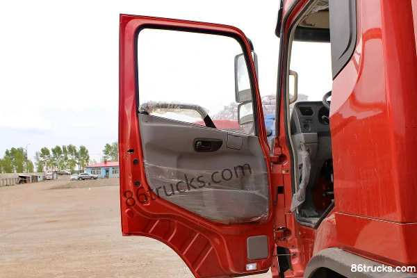 SHACMAN Commercial Vehicle Xuande X6 Medium Truck Lightweight Version 210 hp 6X2(8 wheels) 7.5m Grain Hauler Cargo Truck Cab (1) | 86Trucks