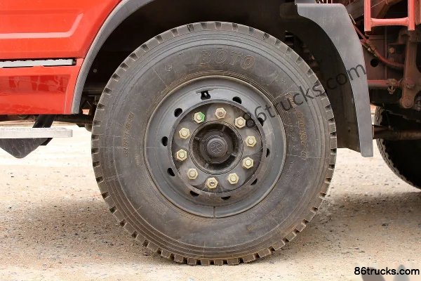 SHACMAN Commercial Vehicle Xuande X6 Medium Truck Lightweight Version 210 hp 6X2(8 wheels) 7.5m Grain Hauler Cargo Truck Chassis (2) | 86Tru
