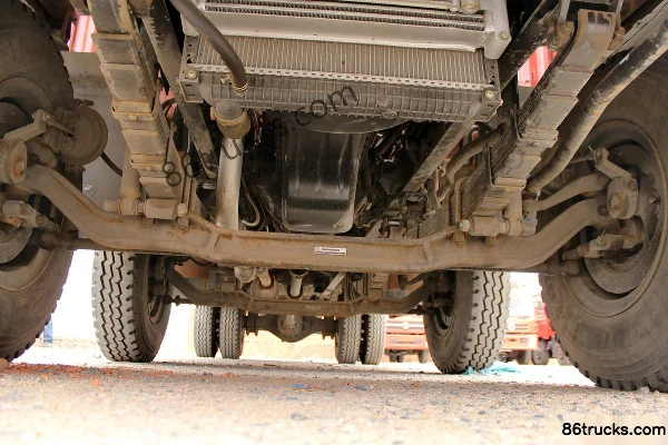 SHACMAN Commercial Vehicle Xuande X6 Medium Truck Lightweight Version 210 hp 6X2(8 wheels) 7.5m Grain Hauler Cargo Truck Chassis (1) | 86Tru