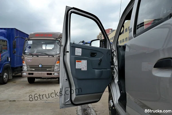 Sinotruk Wangpai W1 1,8 L 62 ch 4X2(6 roues) diesel 2,5 m plateau à ridelles double cabine micro camion (1) | 86Trucks