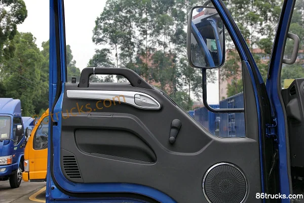 JAC Junling E7 154 hp 4X2(6 wheels) 6.8m single-row cargo truck chassis Cab (3) | 86Trucks
