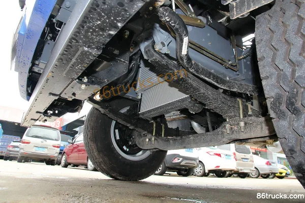 JAC Junling E7 154 hp 4X2(6 wheels) 6.8m single-row cargo truck chassis (2) | 86Trucks