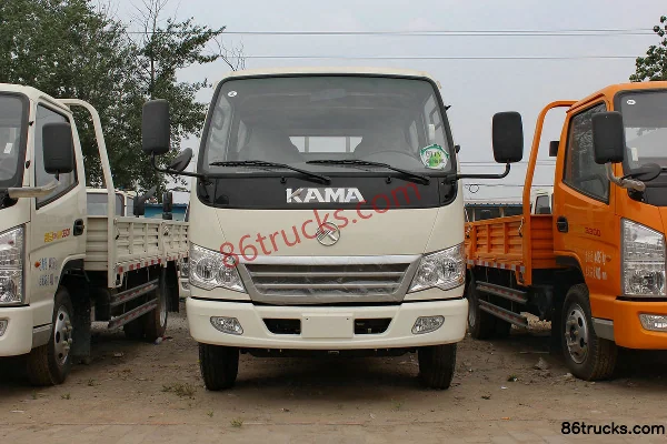 Kama Junwei 95hp 4X2(6 wheels) 3.3m double-row flatbed light truck Exterior