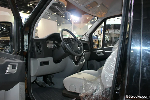 Huanghai Auto Ruitou 148 ch camion fourgon fermé Cabine (3) | 86Trucks