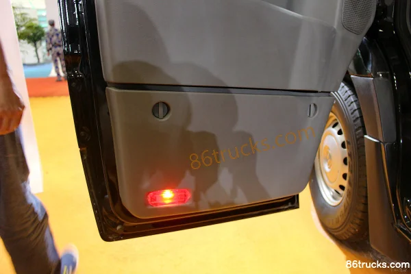 Huanghai Auto Ruitou 148 ch camion fourgon fermé Cabine (2) | 86Trucks
