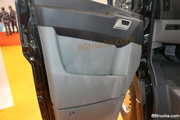 Huanghai Auto Ruitou 148 ch camion fourgon fermé Cabine (1) | 86Trucks