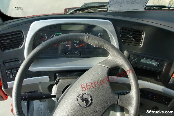 SHACMAN Commercial Vehicle Xuande X3 Heavy Truck 290 hp 8X4(12 wheels) 9.5m Van Cargo Truck Cab (3) | 86Trucks