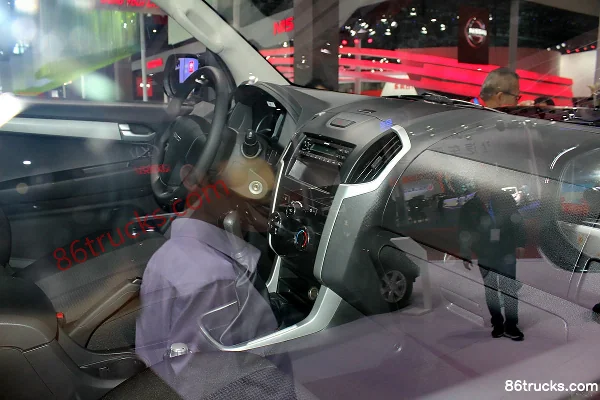 Jiangxi Isuzu D-MAX Super Deluxe 2.5L diesel 4WD double cab pickup (2) | 86Trucks