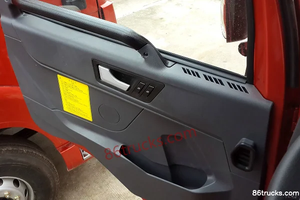 FAW Jiefang Qingdao Tu V Heavy Truck 350 hp 8X4(12 wheels) 9.5 m Van Cargo Truck Cab (1) | 86Trucks