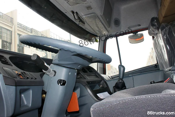 Hualing Zhi Xing tracteur routier 336 ch 6X2(8 roues) Cabine (2) | 86Trucks