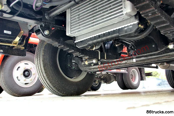 Sinotruk HOWO Hanjun 109 hp 4X2(6 wheels) 4.2m Single Row Van Light Truck Chassis (2) | 86Trucks