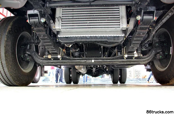 Sinotruk HOWO Hanjun 109 hp 4X2(6 wheels) 4.2m Single Row Van Light Truck Chassis (1) | 86Trucks