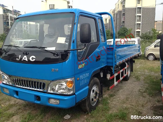 JAC Kangling 33 Medium Body 102 hp 4X2(6 wheels) 3.8m Extended Cab Flatbed Light Truck Exterior (2) | 86Trucks
