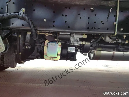 JAC Kangling 33 Medium Body 102 hp 4X2(6 wheels) 3.8m Extended Cab Flatbed Light Truck Chassis (3) | 86Trucks