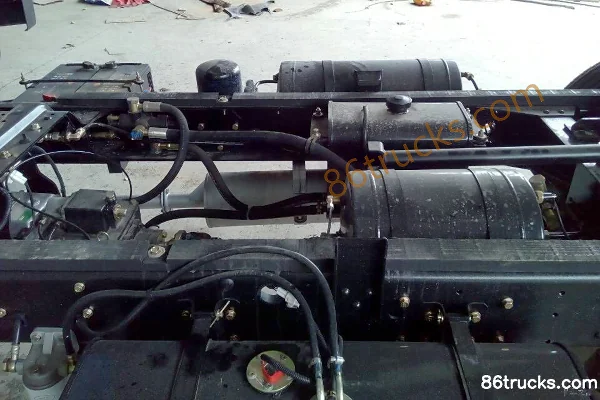 Wuzheng Aochi 1700 Fully Enclosed 58 hp 3.48m Semi-Self-Loading Dump Four-Wheel Low-Speed Truck Chassis (1) | 86Trucks