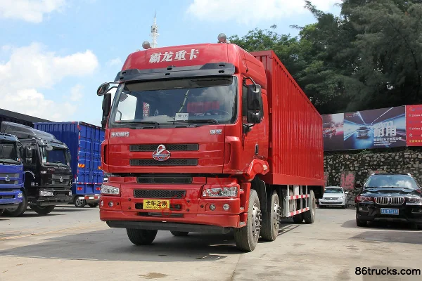 Dongfeng Liuqi Chenglong M5 heavy truck 270 hp 6X2(8 wheels) 9.6m van cargo truck Exterior (3) | 86Trucks