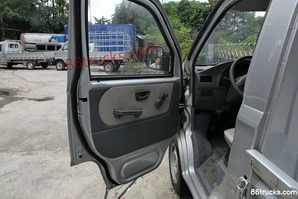 Jinbei T20 2021 Comfort 85hp 4X2(6 wheels) 1.2L gasoline 2.5m single-row flatbed micro truck (China VI) Cab (3) | 86Trucks