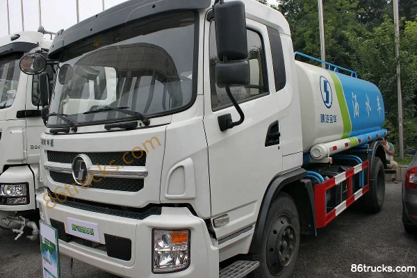 SHACMAN Commercial Vehicle Xuande X6 160 hp 4X2(6 wheels) Water Sprinkler Truck Exterior (2) | 86Trucks