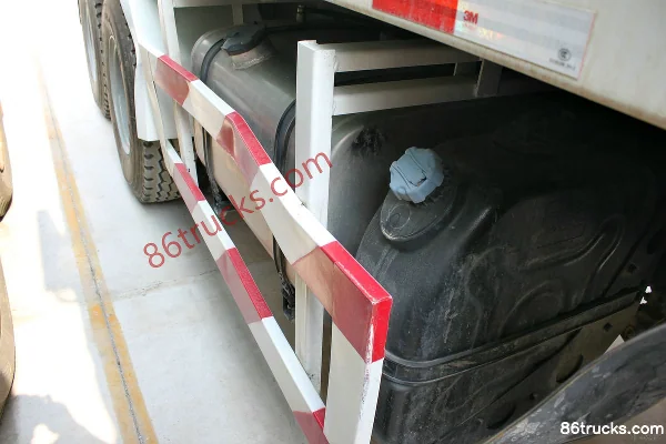 SHACMAN Delong F3000 Heavy Truck 340 hp 8X4(12 wheels) 9.3m Flatbed Cargo Truck (Reinforced Version) Chassis (3) | 86Trucks