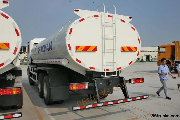 SHACMAN Delong F2000 240hp 6X4(10 wheels) Water Sprinkler Truck Exterior (3) | 86Trucks