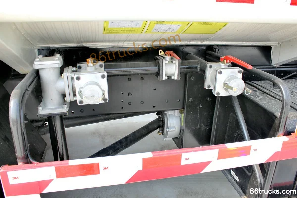 SHACMAN Delong F2000 240hp 6X4(10 wheels) Water Sprinkler Truck Chassis (2) | 86Trucks