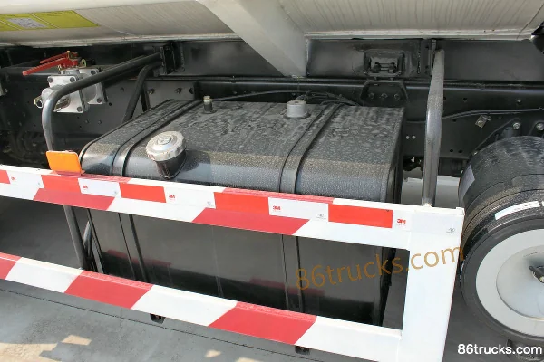SHACMAN Delong F2000 240hp 6X4(10 wheels) Water Sprinkler Truck Chassis (1) | 86Trucks