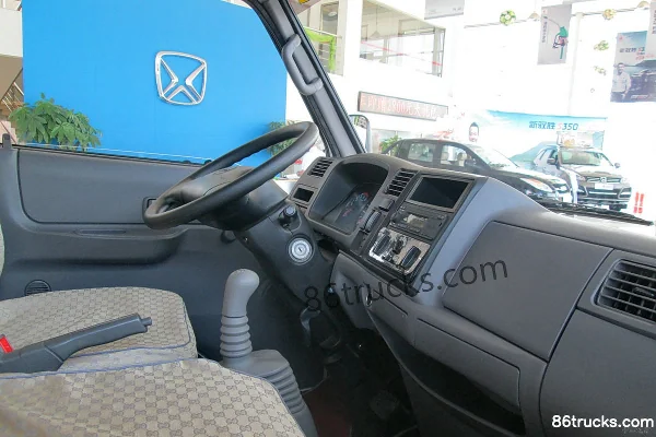 JMC Xinshunda 109 hp 4X2(6 wheels) 4.21m Single Row Van Light Truck Cab (1) | 86Trucks