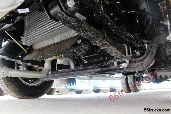 Yuejin Chaoyue C300-33 125 ch 4X2(6 roues) camion léger fourgon à cabine simple 4,1 m Châssis (2) | 86Trucks