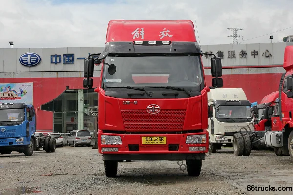 FAW Jiefang J6L Medium Truck 180hp 4X2(6 wheels) 7.7m Van Cargo Truck Exterior (2) | 86Trucks