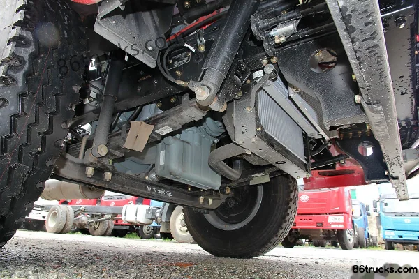 FAW Jiefang J6L Medium Truck 180hp 4X2(6 wheels) 7.7m Van Cargo Truck Chassis (3) | 86Trucks
