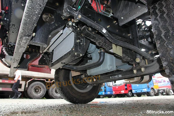 FAW Jiefang J6L Medium Truck 180hp 4X2(6 wheels) 7.7m Van Cargo Truck Chassis (2) | 86Trucks