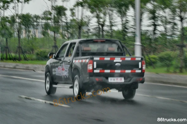 Karry Jiehu Navigator Edition 2.8L Diesel 2WD Double Row Pickup Exterior (2) | 86Trucks