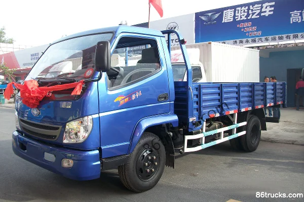 Tangjun Light Truck King 120 hp 4X2(6 wheels) 4.7 m Single Row Flatbed Cargo Truck Exterior
