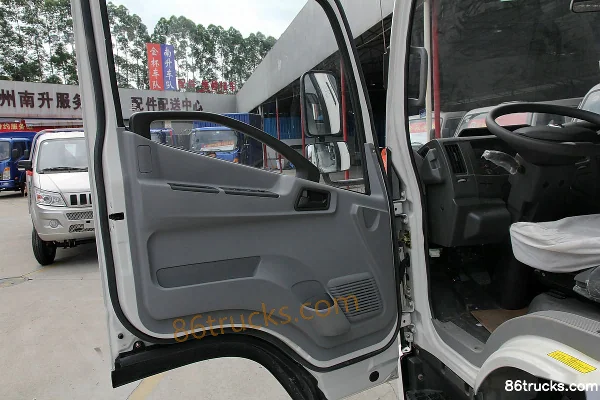 Jinbei Yunying 108hp 4X2(6 wheels) 4.17m Single Row Van Truck Cab (3) | 86Trucks