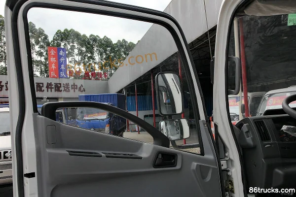 Jinbei Yunying 108hp 4X2(6 wheels) 4.17m Single Row Van Truck Cab (2) | 86Trucks