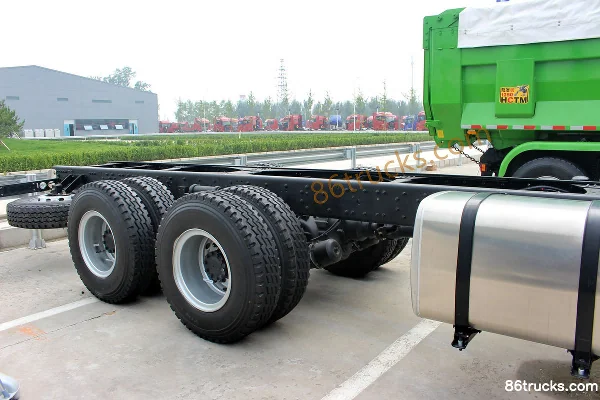 Foton Auman GTL série 6 poids lourd version super puissante type composite 310 ch 8X4(12 roues) châssis de camion porteur à cabine avec couc