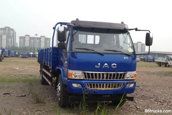 JAC Junling W530 medium truck 160hp 4X2(6 wheels) 6.7m flatbed cargo truck Exterior (3) | 86Trucks