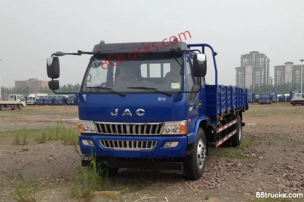 JAC Junling W530 medium truck 160hp 4X2(6 wheels) 6.7m flatbed cargo truck Exterior (2) | 86Trucks