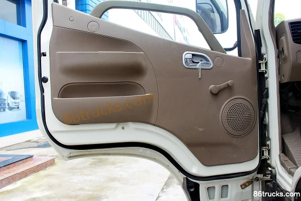 Foton Aoling CTX 118 hp 4X2(6 wheels) 4.165m single-row van light truck Cab (3) | 86Trucks