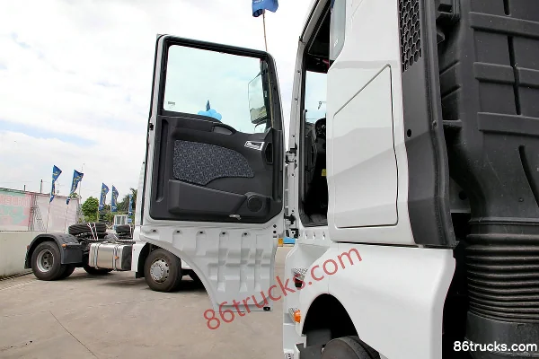 Sinotruk Sitrak C7H camion lourd 440 ch 6X4(10 roues) tracteur routier (ZZ4256V324HD1B/R7GB-1L) Cabine (1) | 86Trucks