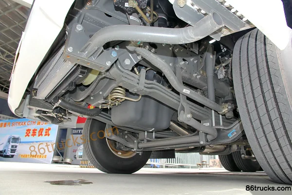 Sinotruk Sitrak C7H camion lourd 440 ch 6X4(10 roues) tracteur routier (ZZ4256V324HD1B/R7GB-1L) Châssis (2) | 86Trucks
