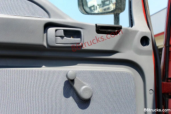 Foton Aumark 5 Series medium truck 170 hp 4X2(6 wheels) 6.2m semi-sleeper flatbed cargo truck (Beijing V) Cab (2) | 86Trucks