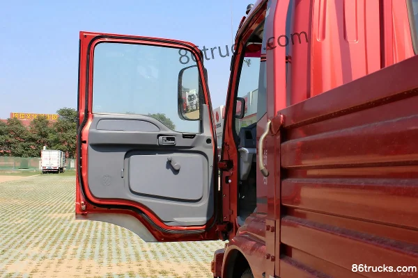 Foton Aumark 5 Series medium truck 170 hp 4X2(6 wheels) 6.2m semi-sleeper flatbed cargo truck (Beijing V) Cab (1) | 86Trucks