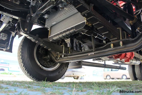 Foton Aumark 5 Series medium truck 170 hp 4X2(6 wheels) 6.2m semi-sleeper flatbed cargo truck (Beijing V) Chassis (2) | 86Trucks