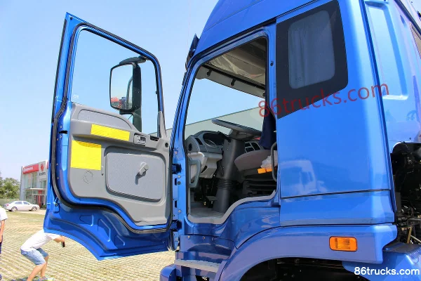 Foton AumanETX 5 Series Heavy Truck 245hp 6X2(8 wheels) 7.2m Box Cargo Truck Cab (1) | 86Trucks