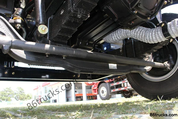 Foton AumanETX 5 Series Heavy Truck 245hp 6X2(8 wheels) 7.2m Box Cargo Truck Chassis (3) | 86Trucks