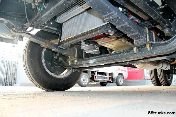 Dongfeng Duolika D6 115 hp 4X2(6 wheels) 4.15m Single Row Flatbed Light Truck Chassis (2) | 86Trucks