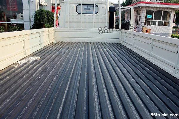 Dongfeng Duolika D6 115 hp 4X2(6 wheels) 4.15m Single Row Flatbed Light Truck Body (3) | 86Trucks