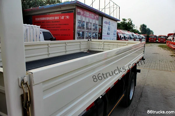 Dongfeng Duolika D6 115 hp 4X2(6 wheels) 4.15m Single Row Flatbed Light Truck Body (1) | 86Trucks